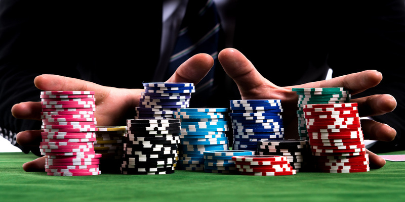 Luật chơi Poker cụ thể trong từng vòng